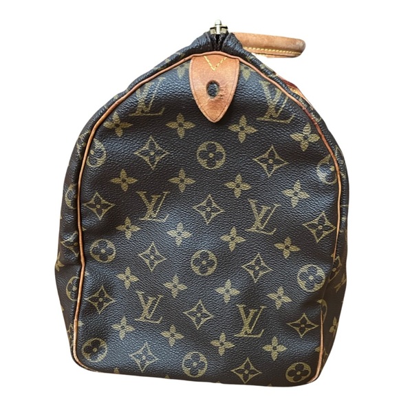 Authentic Louis Vuitton Speedy 40 in Monogram with generic twilly - Picture 12 of 17
